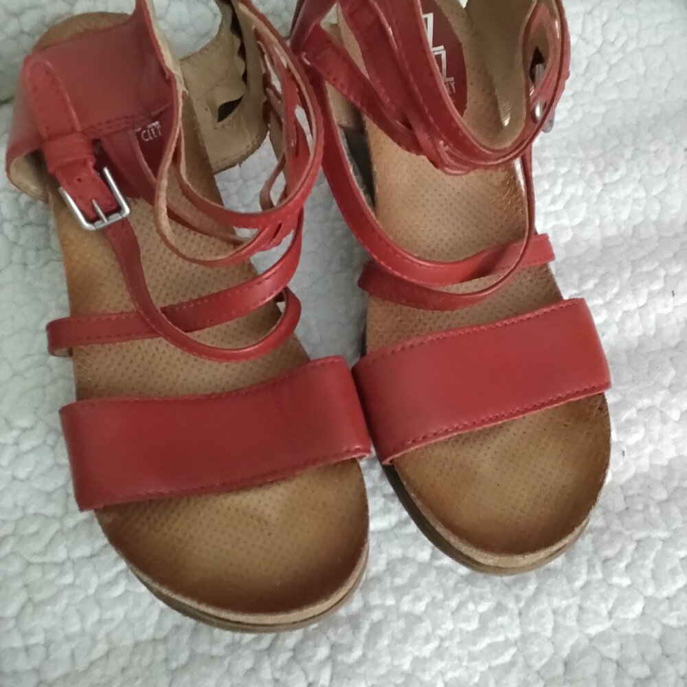 Miz Mooz red Shay sandal size 10 (41)
